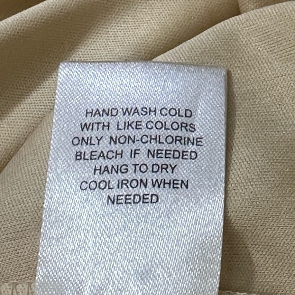 DR 2 sz med dress sheer overlay with a full lining  Very pretty floral - Picture 12 of 12